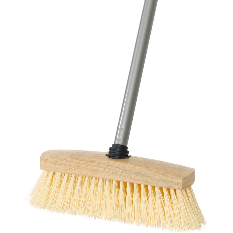 STIFF BRUSH C/W HANDLE