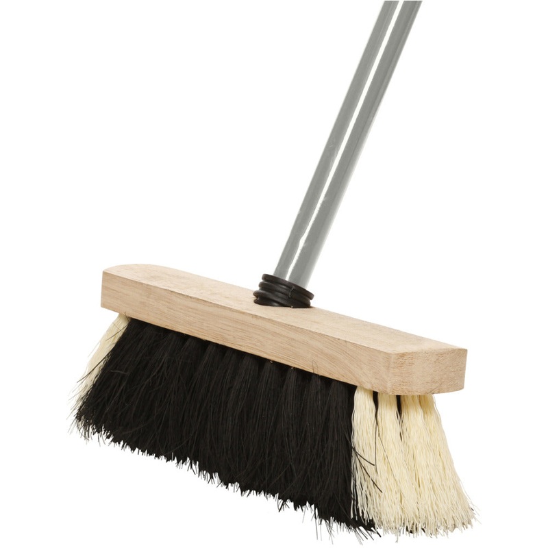 11 B/W SWEEP BRUSH C/W HANDLE