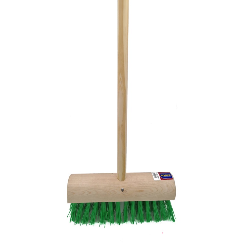 VARIAN RED YARD BRUSH C/W HANDLE